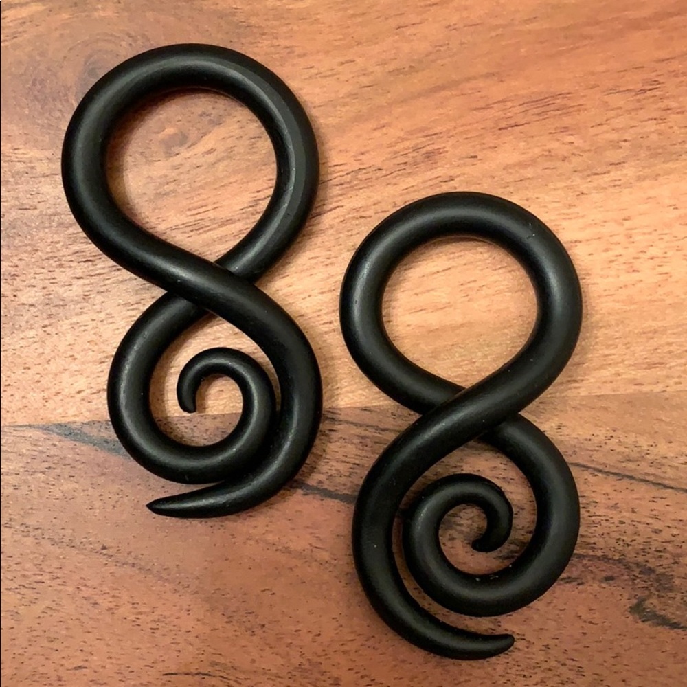 Dangly plugs/gauges